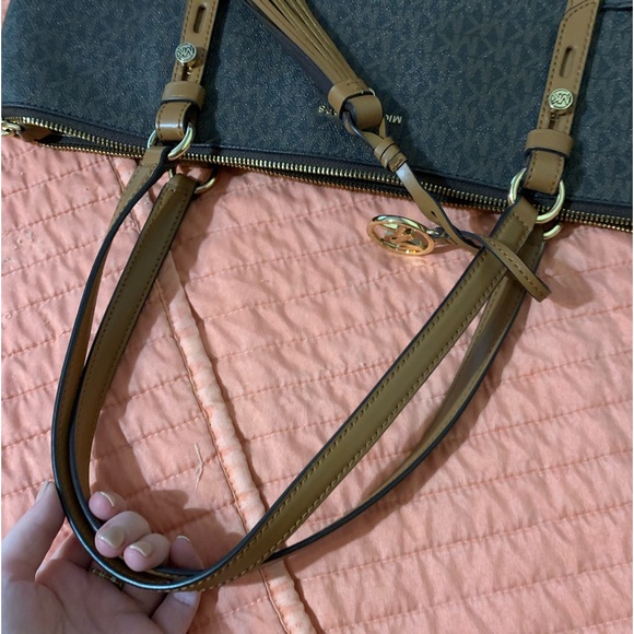 Michael Kors purse - Picture 3 of 5